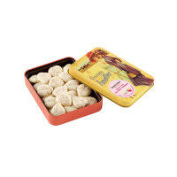 Hojas Finas Weisse Schokolade mit Erdbeere in dekorativer...